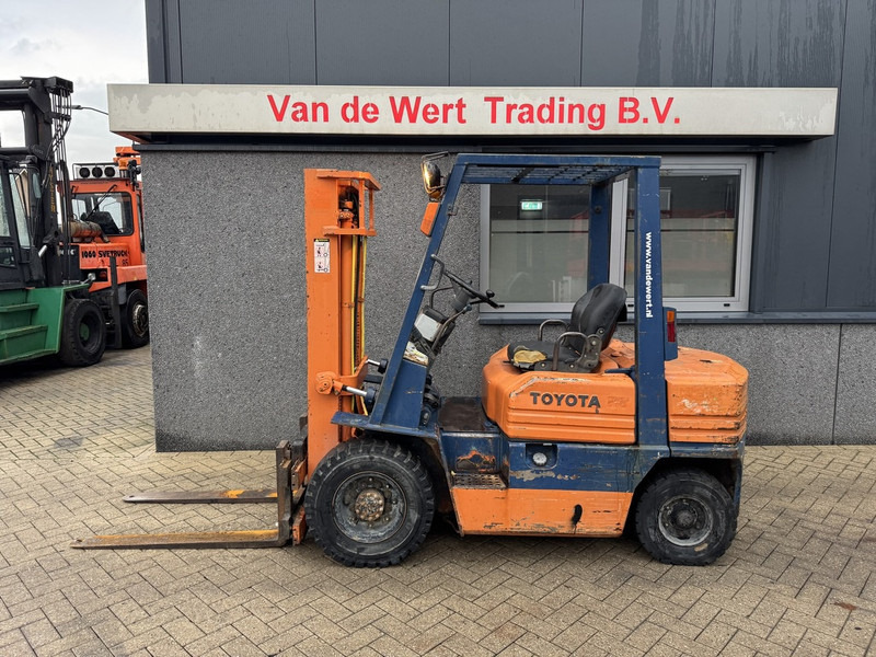 Toyota 02-5FD25 Duplo 300 Sideshift Toyota Diesel - Empilhador a diesel: foto 1 Toyota 02-5FD25 Duplo 300 Sideshift Toyota Diesel - Empilhador a diesel: foto 1