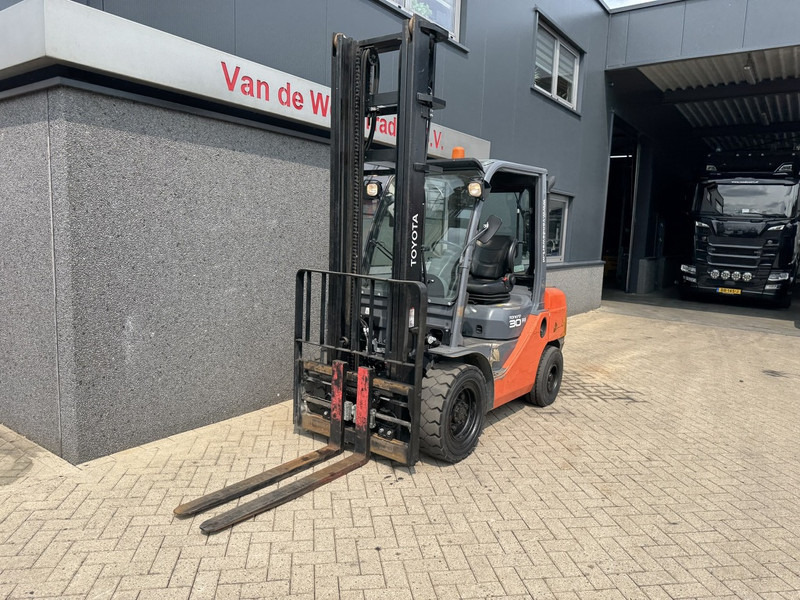 Toyota 02-8 FDF 30 - Empilhador a diesel: foto 3 Toyota 02-8 FDF 30 - Empilhador a diesel: foto 3