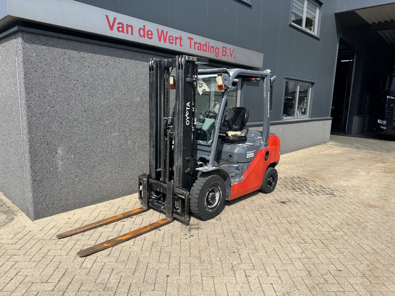 Toyota 06-8FDF25 Triplo 470 Freelift / Sideshift Diesel 2020 - Empilhador a diesel: foto 3 Toyota 06-8FDF25 Triplo 470 Freelift / Sideshift Diesel 2020 - Empilhador a diesel: foto 3