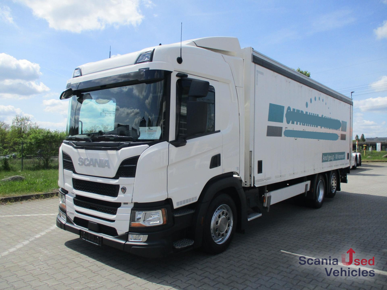 SCANIA P 320 B6x2*4LB / LBW / Lift-Lenkachse / 18 Pal. / - Camião transporte de bebidas: foto 1 SCANIA P 320 B6x2*4LB / LBW / Lift-Lenkachse / 18 Pal. / - Camião transporte de bebidas: foto 1