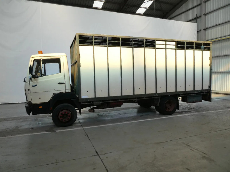Mercedes-Benz 1117 BLATT-BLATT / SPRING-SPRING / LAMMES-LAMMES - Camião transporte de gado: foto 2 Mercedes-Benz 1117 BLATT-BLATT / SPRING-SPRING / LAMMES-LAMMES - Camião transporte de gado: foto 2