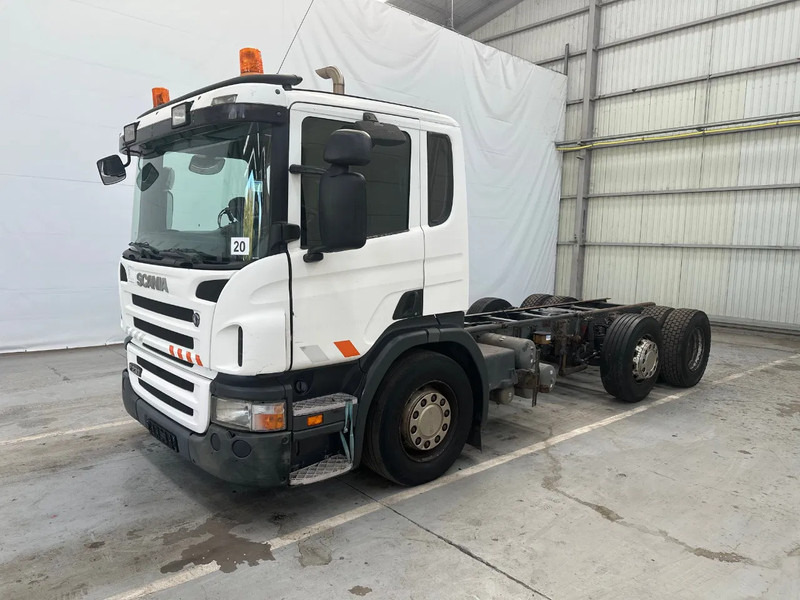 Scania P230 6X2 / Essieu relevable directionnel / Stuurbare liftas / Steerable lift axle / RETARDER / 481205 - Camião chassi: foto 1 Scania P230 6X2 / Essieu relevable directionnel / Stuurbare liftas / Steerable lift axle / RETARDER / 481205 - Camião chassi: foto 1