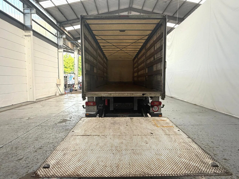 Volvo FM 330 / Essieu relevable et directionnel / Steerable lift axle / Lift as en stuuras - Camião de lona: foto 5 Volvo FM 330 / Essieu relevable et directionnel / Steerable lift axle / Lift as en stuuras - Camião de lona: foto 5