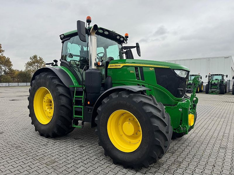 John Deere 6R250 AP 50KM COMMAN-PRO FH+FA G5-PLUS 2024 765 UUR!!! - Trator: foto 3 John Deere 6R250 AP 50KM COMMAN-PRO FH+FA G5-PLUS 2024 765 UUR!!! - Trator: foto 3