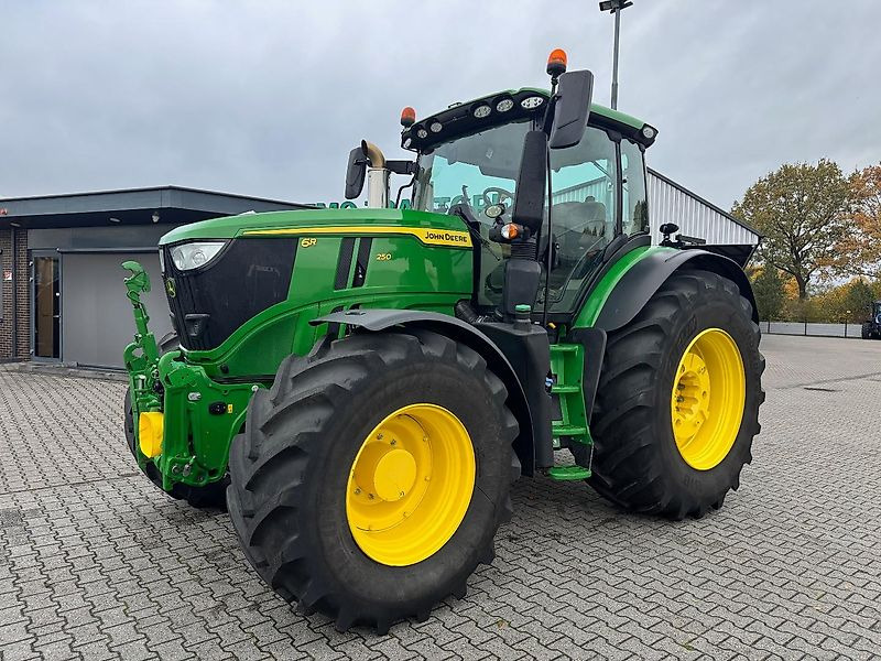 John Deere 6R250 AP 50KM COMMAN-PRO FH+FA G5-PLUS 2024 765 UUR!!! - Trator: foto 1 John Deere 6R250 AP 50KM COMMAN-PRO FH+FA G5-PLUS 2024 765 UUR!!! - Trator: foto 1