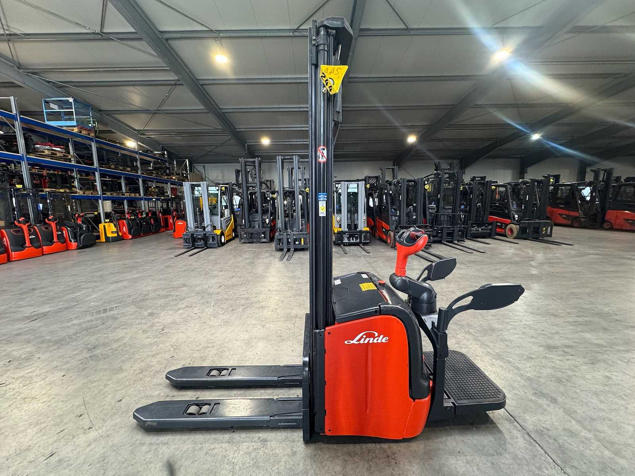 04/2012 SERVICE +UVV 10/2026 LINDE L14AP 1.400KG PALLET TRUCK ANT 2.364 HOURS - Empilhador: foto 1 04/2012 SERVICE +UVV 10/2026 LINDE L14AP 1.400KG PALLET TRUCK ANT 2.364 HOURS - Empilhador: foto 1