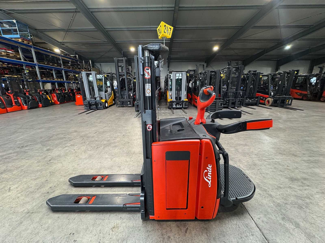 09/2017 SERVICE + UVV 03/2026 LINDE L14AP EVO 1.400KG PALLET TRUCK ANT 4.885 HOURS SCALE - Empilhador: foto 1 09/2017 SERVICE + UVV 03/2026 LINDE L14AP EVO 1.400KG PALLET TRUCK ANT 4.885 HOURS SCALE - Empilhador: foto 1