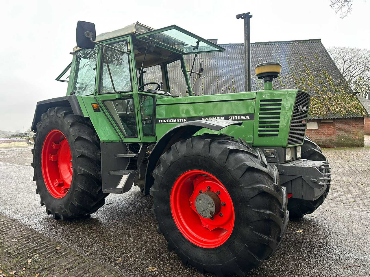 1984 FENDT FARMER 311 LSA ALL-WHEEL DRIVE FARM TRACTOR - Trator: foto 3 1984 FENDT FARMER 311 LSA ALL-WHEEL DRIVE FARM TRACTOR - Trator: foto 3