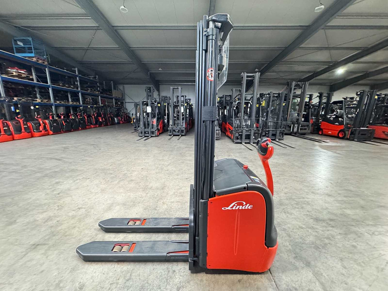 20/2017 SERVICE +UVV 09/2026 LINDE L14 1.400KG TRIPLEX 470CM PALLET TRUCK ANT 3.395 HOURS - Empilhador: foto 1 20/2017 SERVICE +UVV 09/2026 LINDE L14 1.400KG TRIPLEX 470CM PALLET TRUCK ANT 3.395 HOURS - Empilhador: foto 1