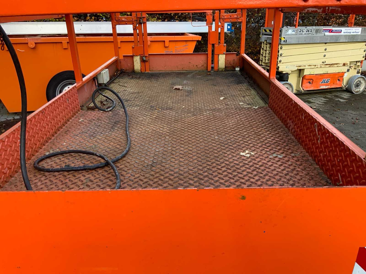 Plataforma aérea 2001 JLG 3246-E2 SCISSOR LIFT: foto 13 Plataforma aérea 2001 JLG 3246-E2 SCISSOR LIFT: foto 13