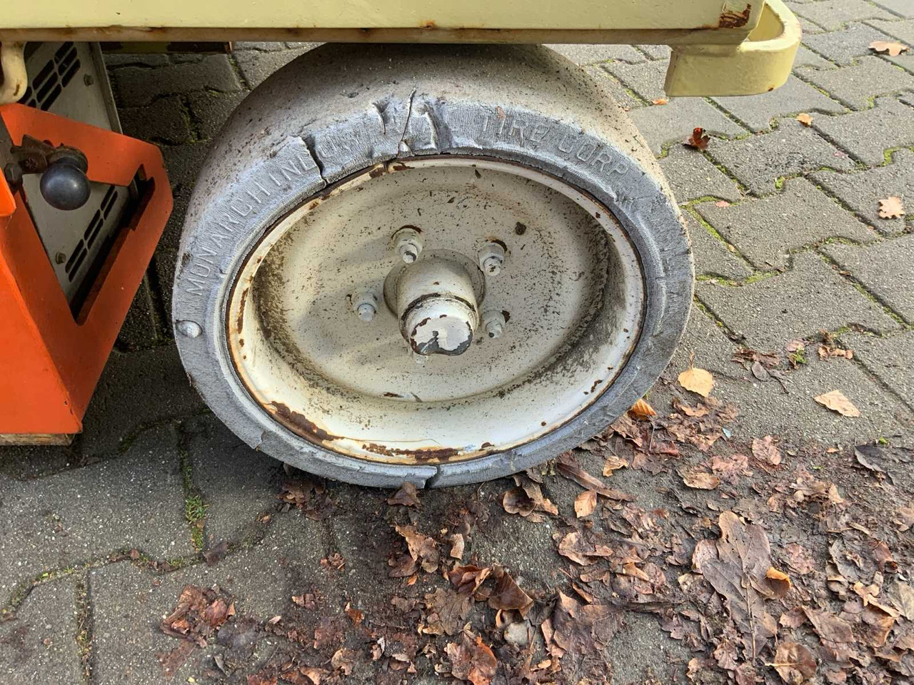 Plataforma aérea 2001 JLG 3246-E2 SCISSOR LIFT: foto 6 Plataforma aérea 2001 JLG 3246-E2 SCISSOR LIFT: foto 6