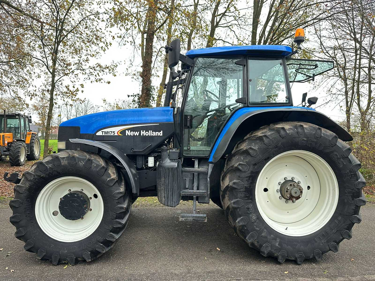 2004 NEW HOLLAND T/M 175 FOUR WHEEL DRIVE FARM TRACTOR - Trator: foto 3 2004 NEW HOLLAND T/M 175 FOUR WHEEL DRIVE FARM TRACTOR - Trator: foto 3