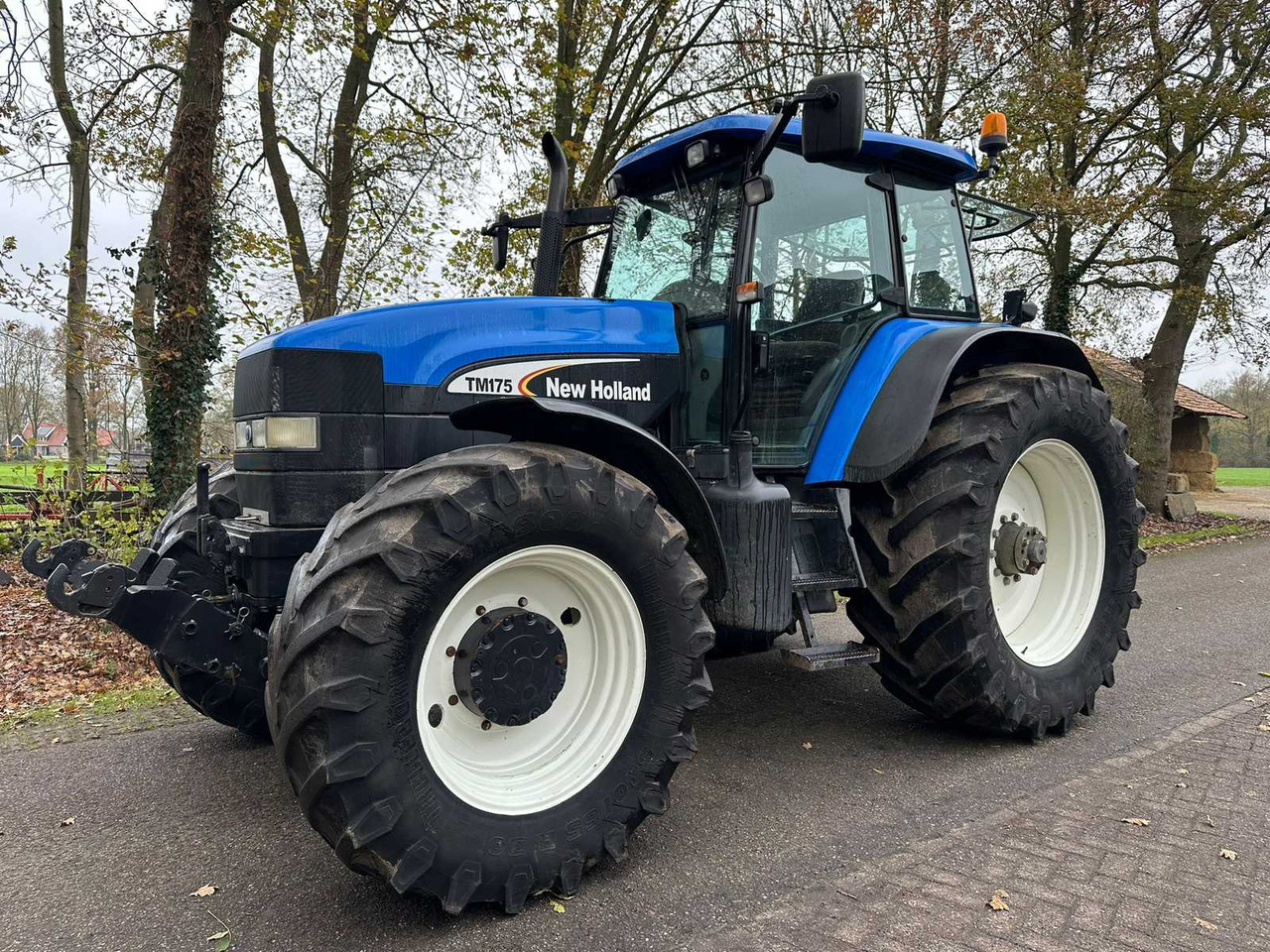 2004 NEW HOLLAND T/M 175 FOUR WHEEL DRIVE FARM TRACTOR - Trator: foto 1 2004 NEW HOLLAND T/M 175 FOUR WHEEL DRIVE FARM TRACTOR - Trator: foto 1