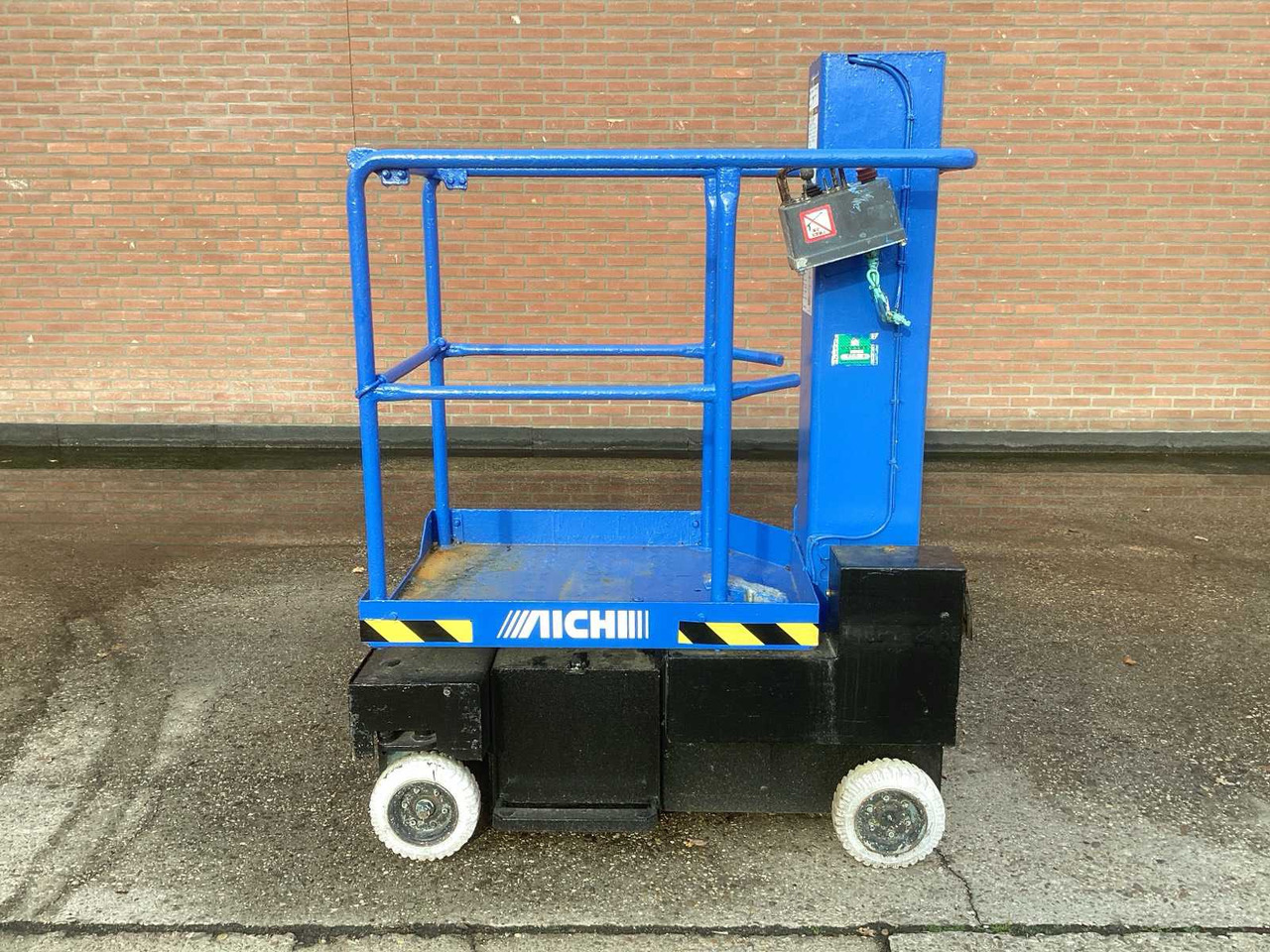 2006 AICHI SV 04 B AERIAL PLATFORM - Plataforma aérea: foto 2 2006 AICHI SV 04 B AERIAL PLATFORM - Plataforma aérea: foto 2