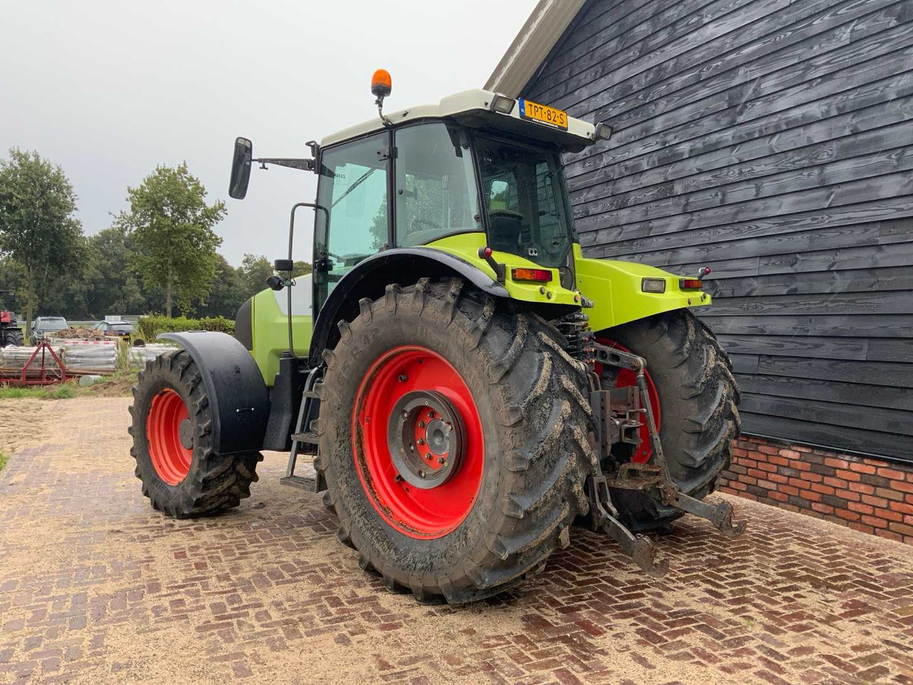 2006 CLAAS ARES 826 RZ ALL-WHEEL DRIVE FARM TRACTOR - Trator: foto 5 2006 CLAAS ARES 826 RZ ALL-WHEEL DRIVE FARM TRACTOR - Trator: foto 5