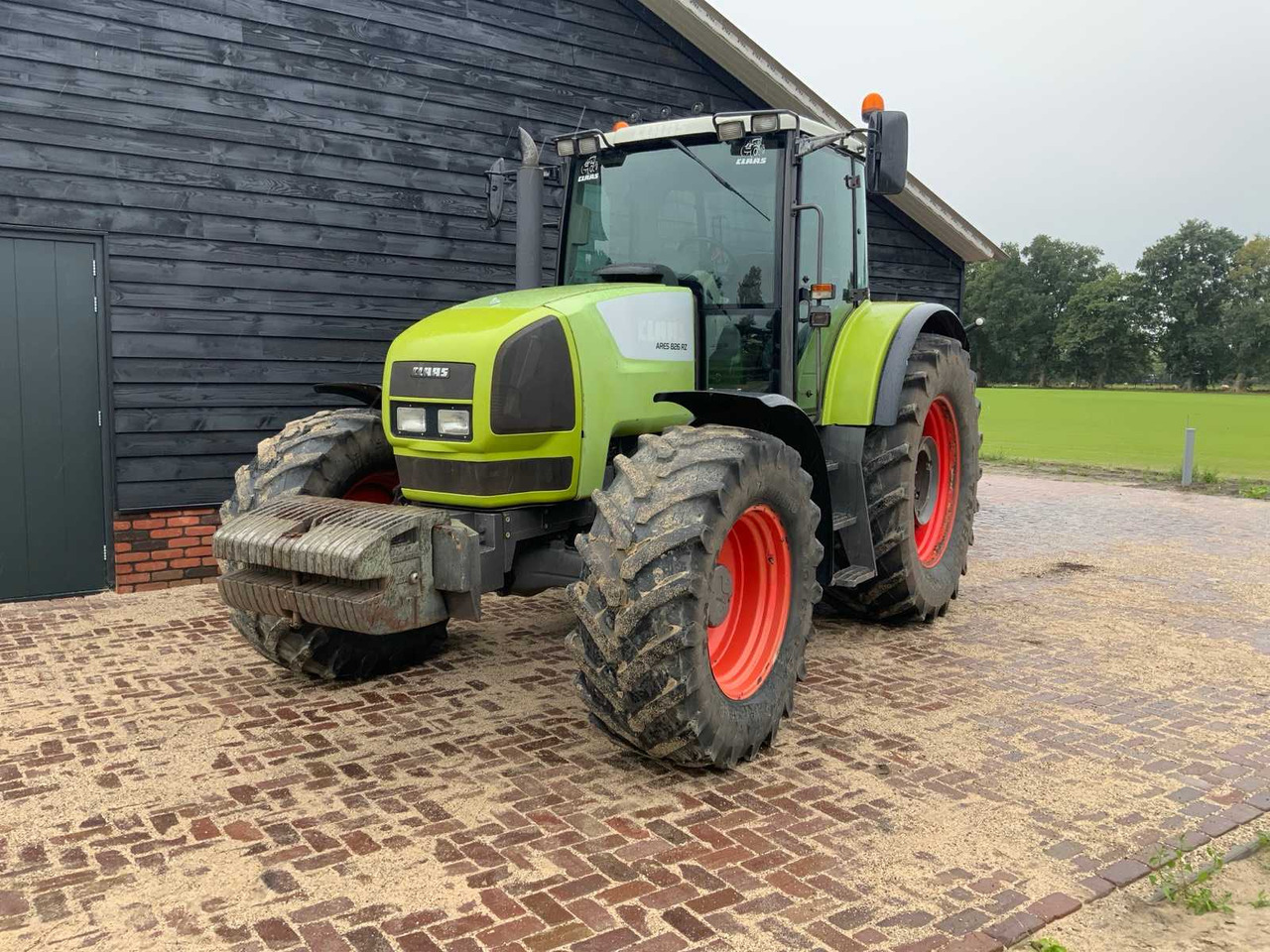 2006 CLAAS ARES 826 RZ ALL-WHEEL DRIVE FARM TRACTOR - Trator: foto 1 2006 CLAAS ARES 826 RZ ALL-WHEEL DRIVE FARM TRACTOR - Trator: foto 1
