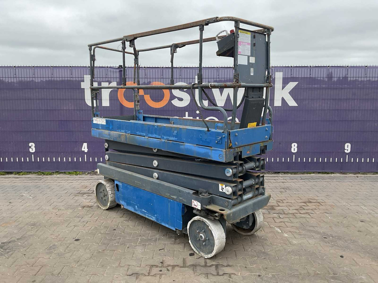 2008 - AICHI - SV060NL - SCISSOR LIFT - Plataforma aérea: foto 2 2008 - AICHI - SV060NL - SCISSOR LIFT - Plataforma aérea: foto 2