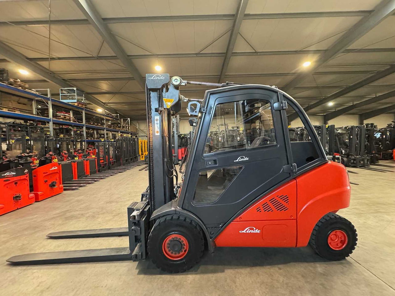 2008 SERVICE + UVV 01/2026 LINDE H35T 3.500KG 3.+4. VALVE WIDER 148CM FORK ADJUSTER GAS FORKLIFT FORKLIFT 10.543 HOURS - Empilhador: foto 1 2008 SERVICE + UVV 01/2026 LINDE H35T 3.500KG 3.+4. VALVE WIDER 148CM FORK ADJUSTER GAS FORKLIFT FORKLIFT 10.543 HOURS - Empilhador: foto 1