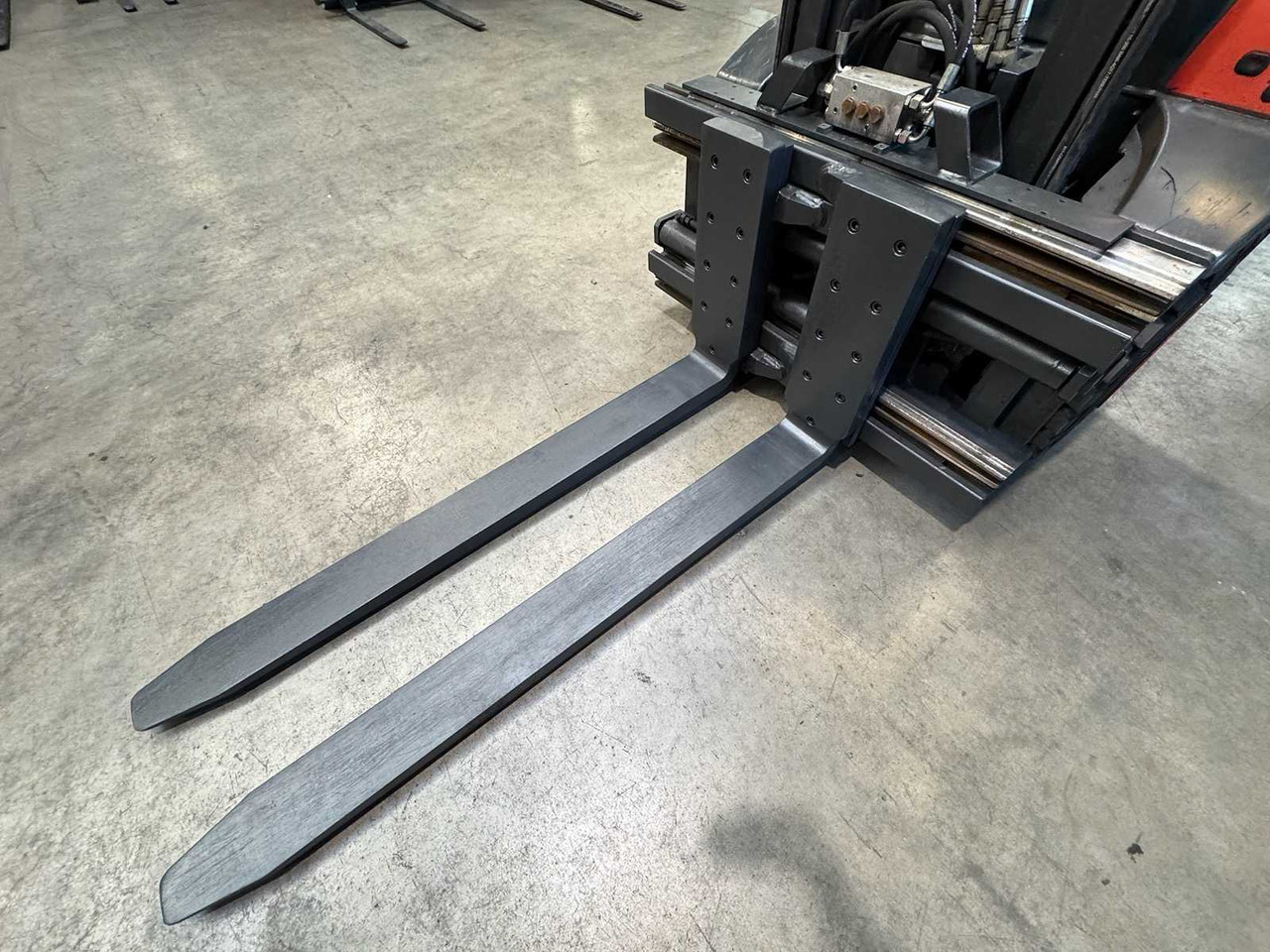 2008 SERVICE + UVV 01/2026 LINDE H35T 3.500KG 3.+4. VALVE WIDER 148CM FORK ADJUSTER GAS FORKLIFT FORKLIFT 10.543 HOURS - Empilhador: foto 4 2008 SERVICE + UVV 01/2026 LINDE H35T 3.500KG 3.+4. VALVE WIDER 148CM FORK ADJUSTER GAS FORKLIFT FORKLIFT 10.543 HOURS - Empilhador: foto 4