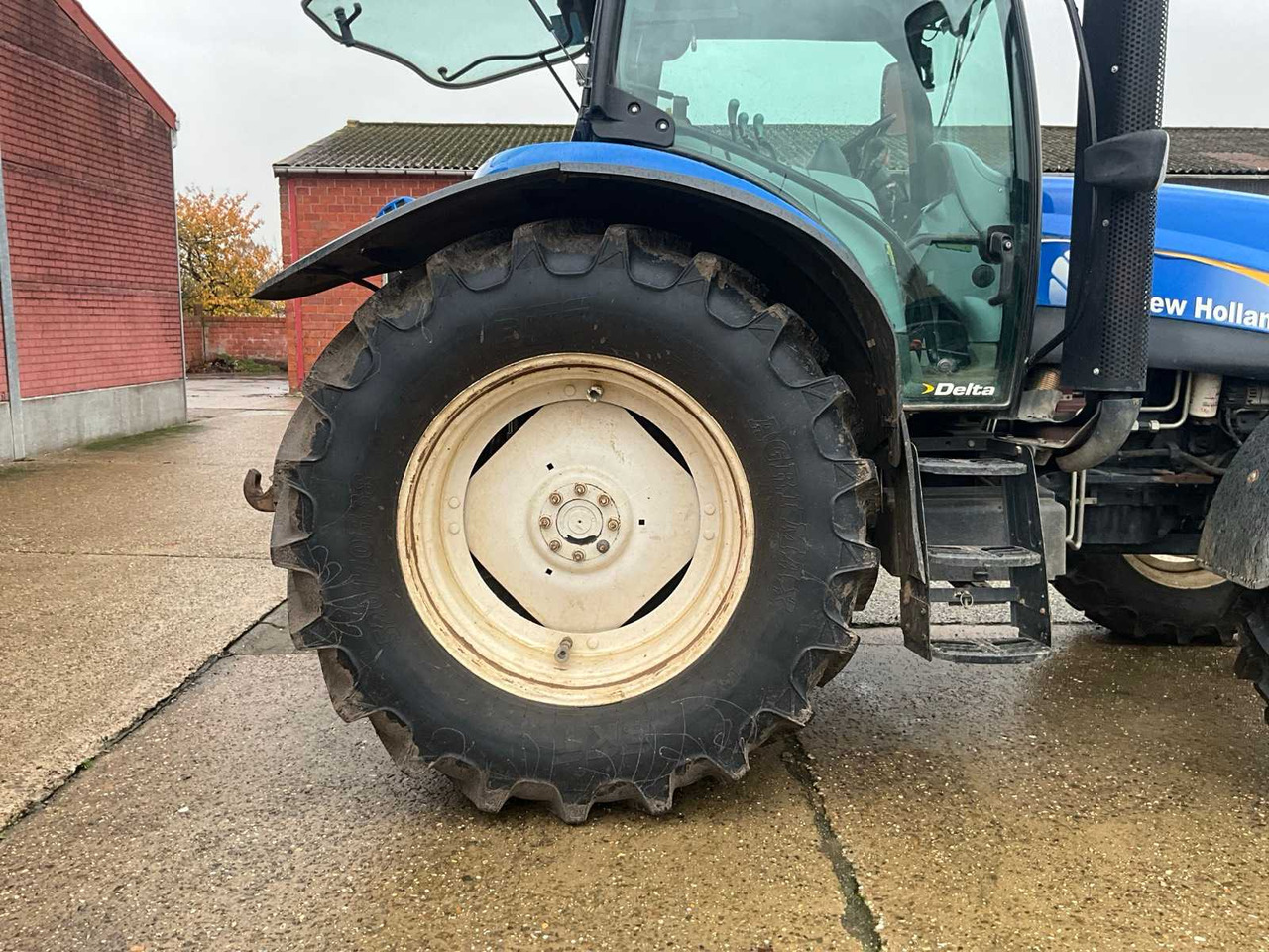 Trator 2009 NEW HOLLAND T6050 FOUR WHEEL DRIVE FARM TRACTOR: foto 13 Trator 2009 NEW HOLLAND T6050 FOUR WHEEL DRIVE FARM TRACTOR: foto 13