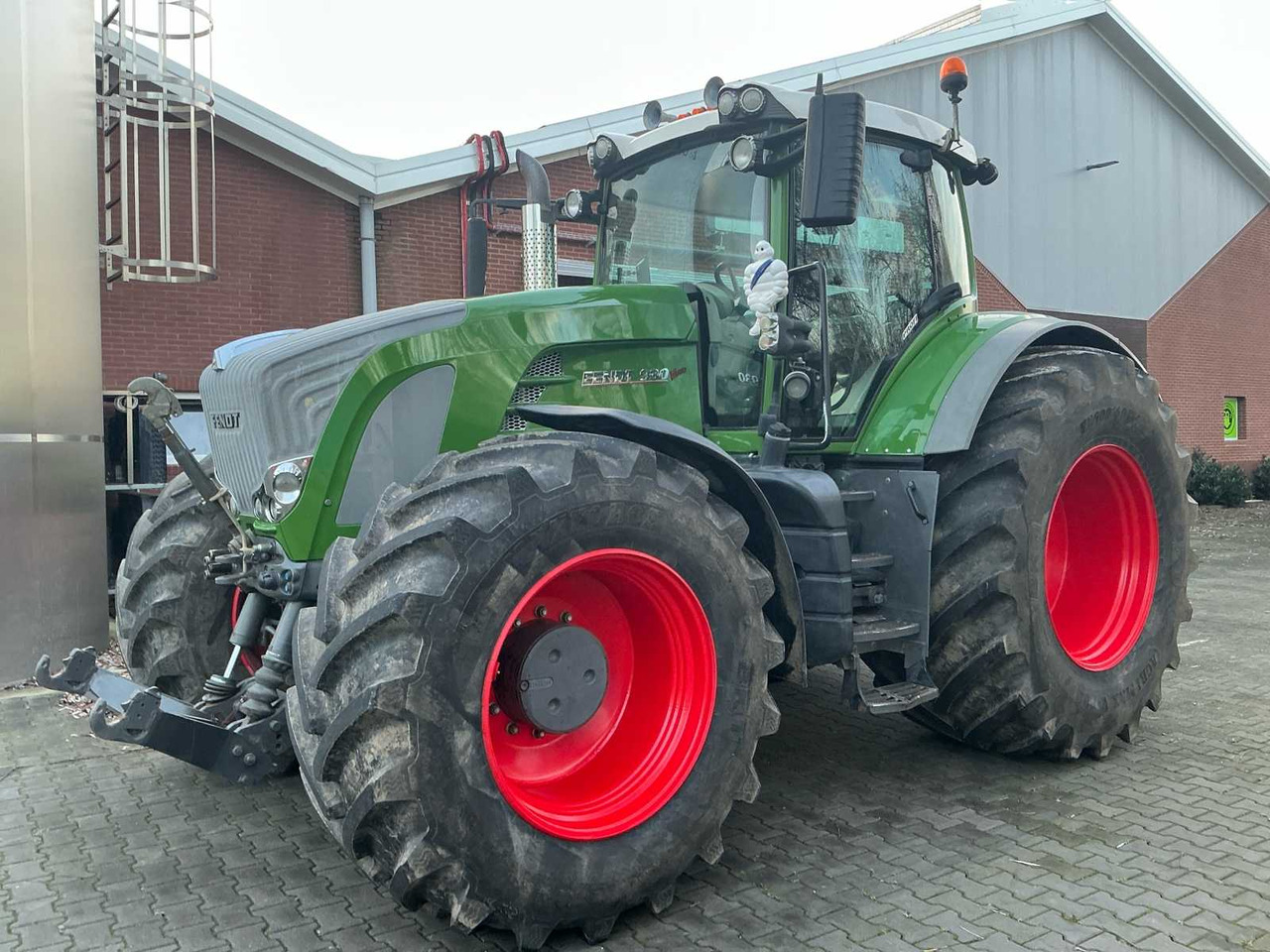 2010 FENDT 930 VARIO ALL-WHEEL DRIVE FARM TRACTOR - Trator: foto 1 2010 FENDT 930 VARIO ALL-WHEEL DRIVE FARM TRACTOR - Trator: foto 1