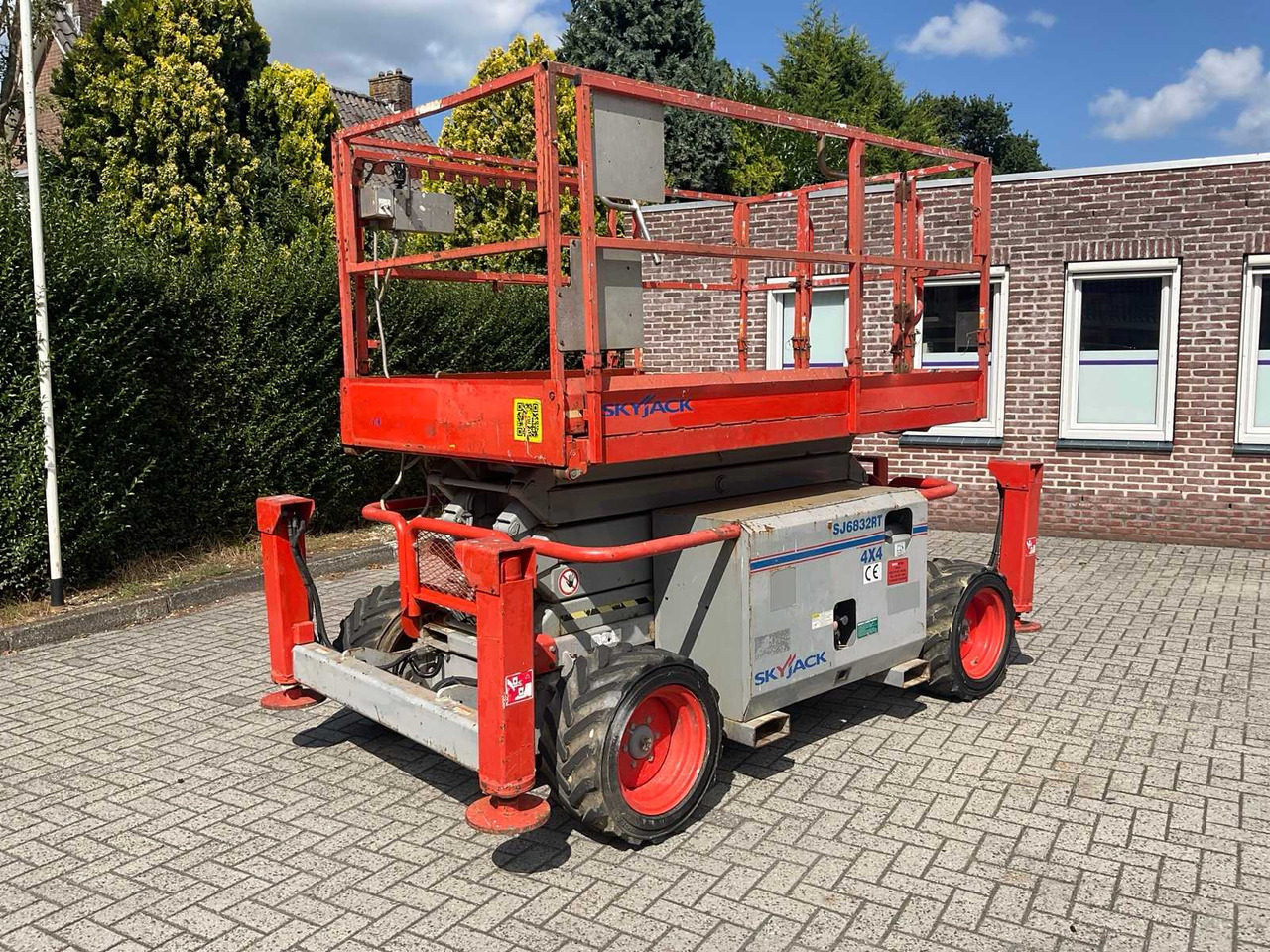 2010 SKY JACK SJ 6832 RT AERIAL PLATFORM - Plataforma aérea: foto 2 2010 SKY JACK SJ 6832 RT AERIAL PLATFORM - Plataforma aérea: foto 2