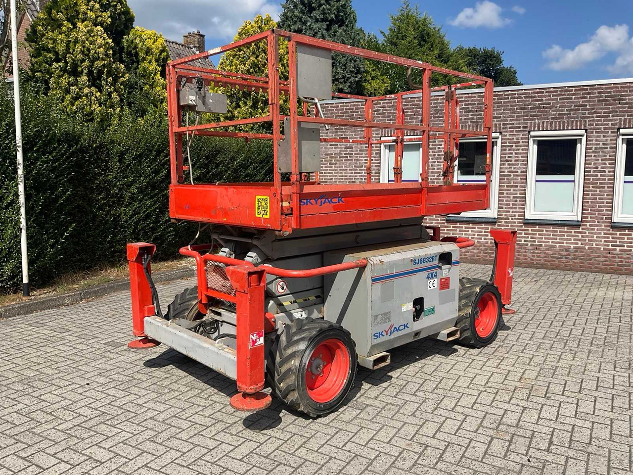 2010 SKY JACK SJ 6832 RT AERIAL PLATFORM - Plataforma aérea: foto 1 2010 SKY JACK SJ 6832 RT AERIAL PLATFORM - Plataforma aérea: foto 1