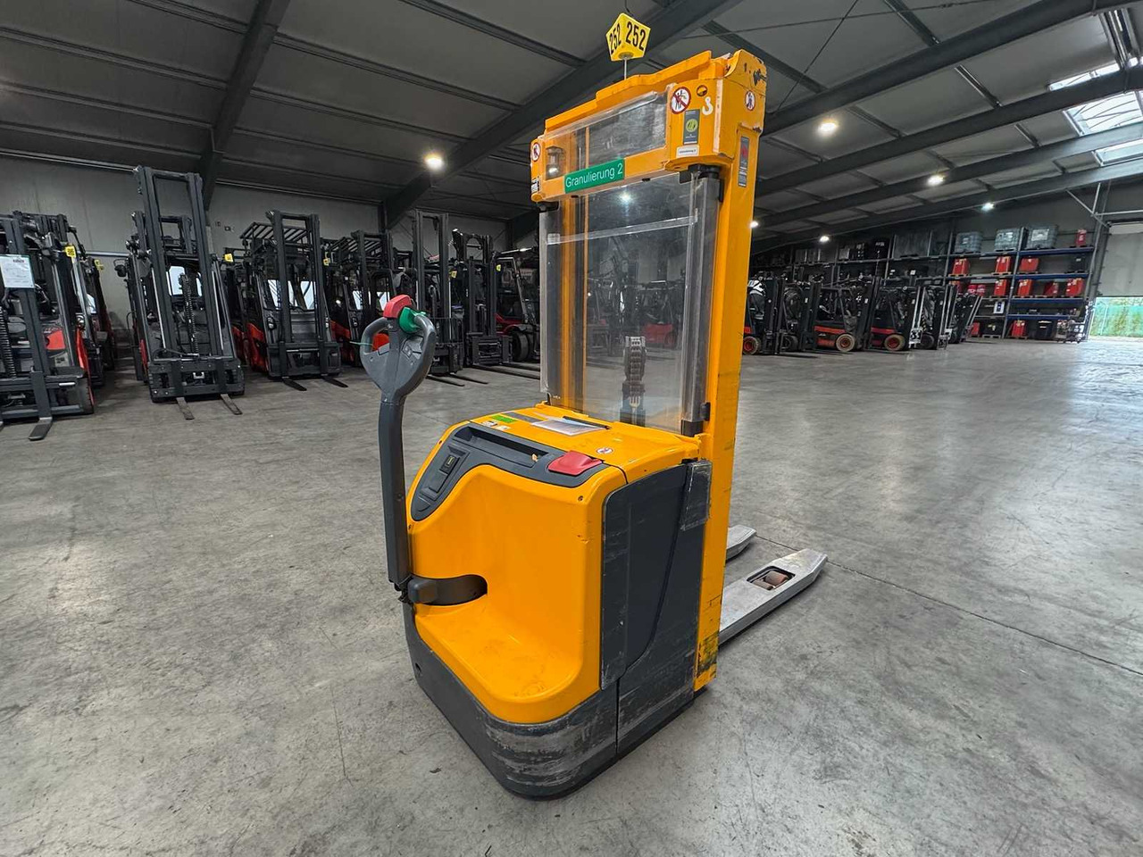 2012 JUNGHEINRICH EJC220 2,000KG STACKER PALLET TRUCK ANT FREE LIFT - Empilhador: foto 4 2012 JUNGHEINRICH EJC220 2,000KG STACKER PALLET TRUCK ANT FREE LIFT - Empilhador: foto 4