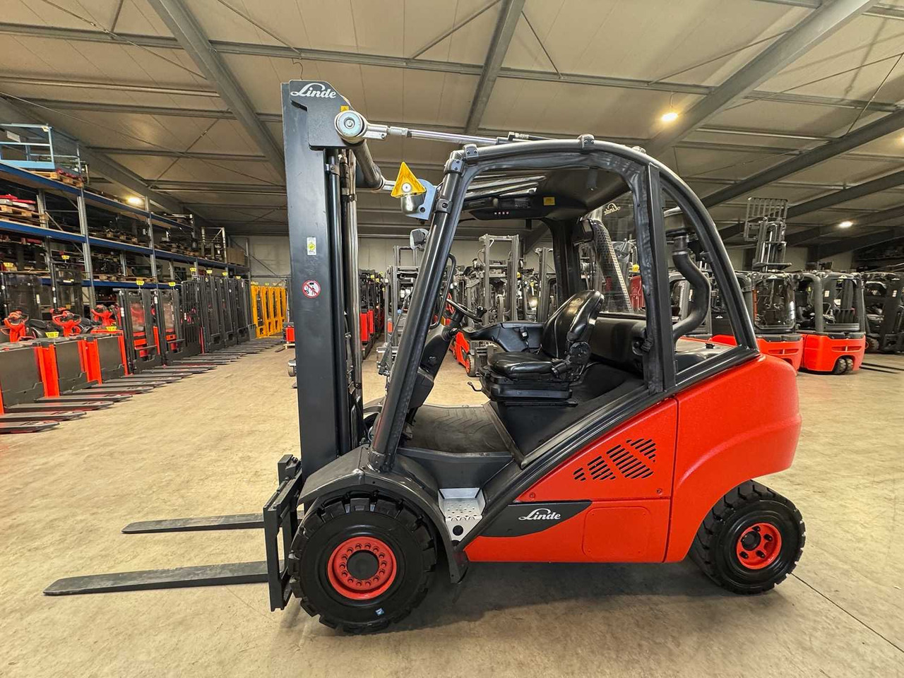 2013 SERVICE + UVV 09/2026 LINDE H30D 3.000KG TRIPLEX 550CM DIESEL FORKLIFT - Empilhador: foto 1 2013 SERVICE + UVV 09/2026 LINDE H30D 3.000KG TRIPLEX 550CM DIESEL FORKLIFT - Empilhador: foto 1
