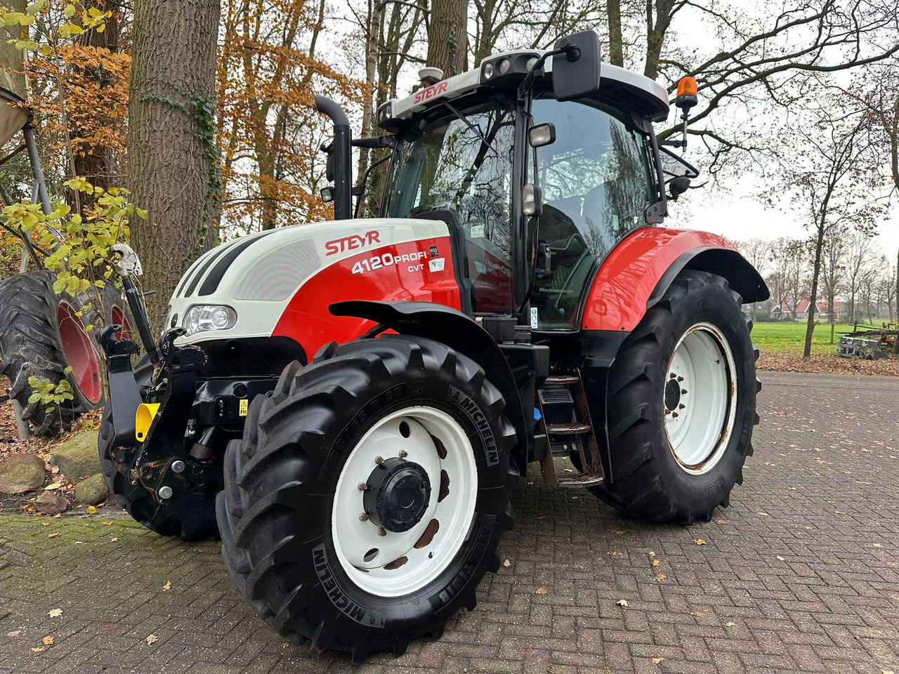 2014 STEYR 4120 PROFI CVT ALL-WHEEL DRIVE FARM TRACTOR - Trator: foto 1 2014 STEYR 4120 PROFI CVT ALL-WHEEL DRIVE FARM TRACTOR - Trator: foto 1