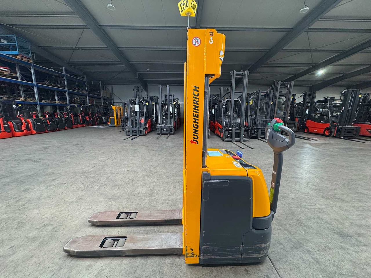 2015 JUNGHEINRICH EJC220 2,000KG STACKER PALLET TRUCK ANT FREE LIFT - Empilhador: foto 5 2015 JUNGHEINRICH EJC220 2,000KG STACKER PALLET TRUCK ANT FREE LIFT - Empilhador: foto 5