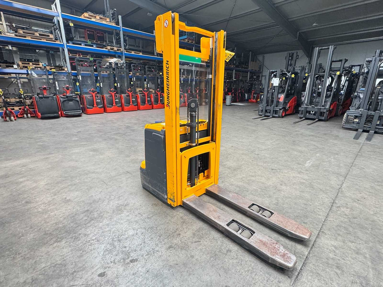 2015 SERVICE+UVV 10/2026 JUNGHEINRICH EJC220 2,000KG STACKER PALLET TRUCK ANT FREE LIFT 4,020 HOURS - Empilhador: foto 5 2015 SERVICE+UVV 10/2026 JUNGHEINRICH EJC220 2,000KG STACKER PALLET TRUCK ANT FREE LIFT 4,020 HOURS - Empilhador: foto 5