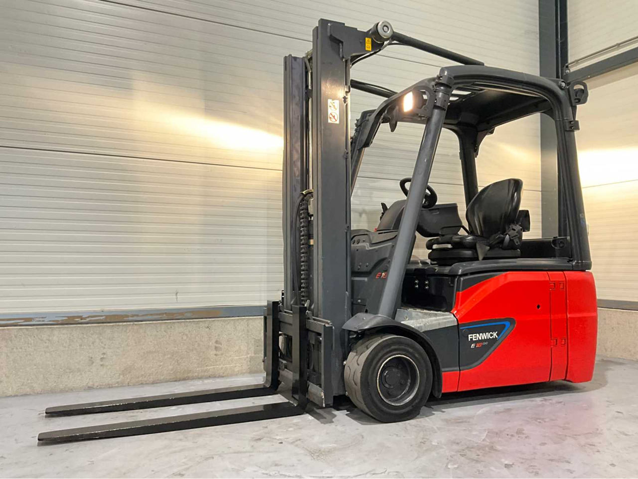 2017 LINDE E18-02 1800KG LI-ION 4171HOUR FORKLIFT - Empilhador: foto 1 2017 LINDE E18-02 1800KG LI-ION 4171HOUR FORKLIFT - Empilhador: foto 1
