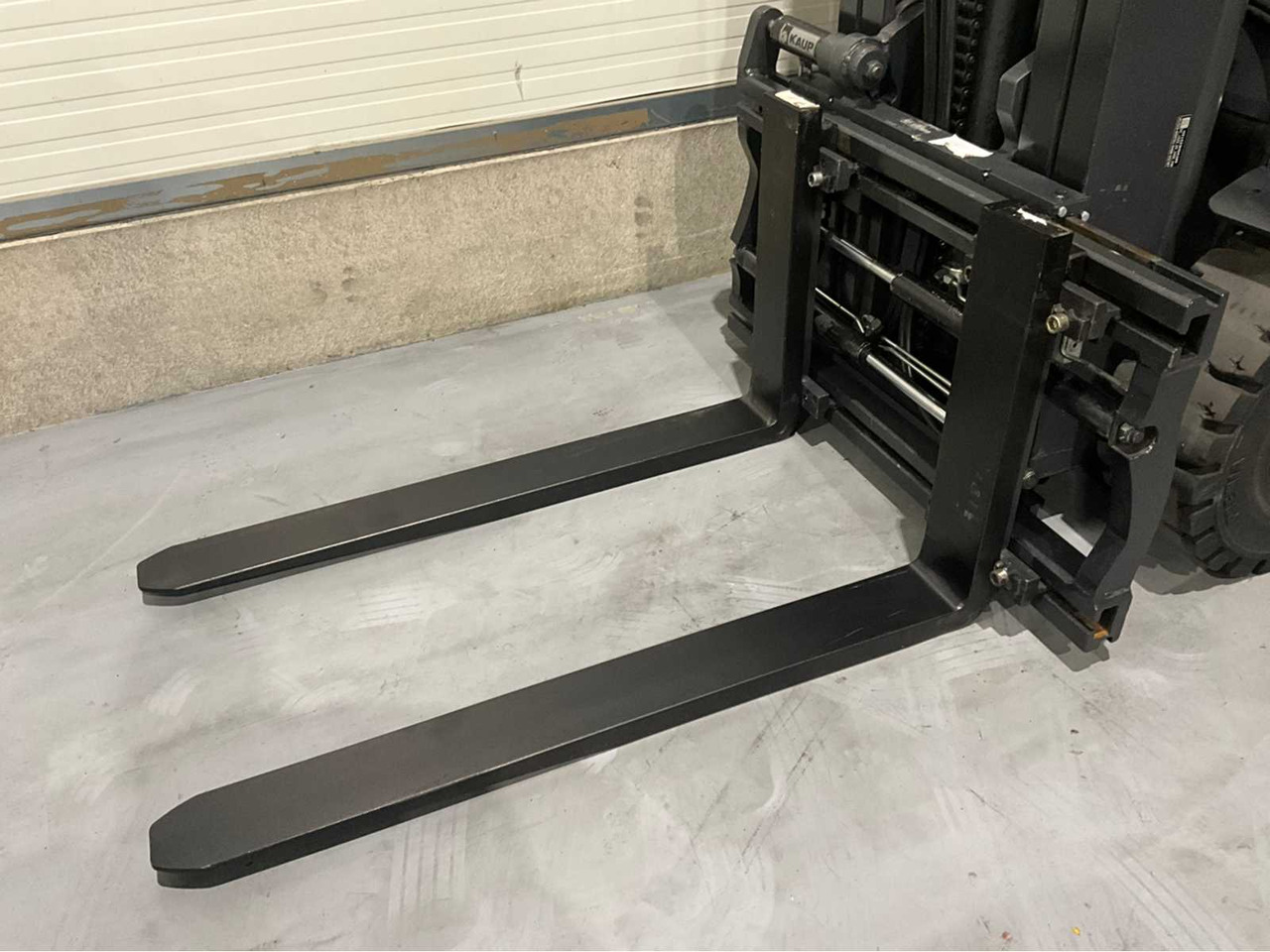 Empilhador 2017 LINDE E30L-01 3000KG FORK ADJUSTER FORKLIFT: foto 10