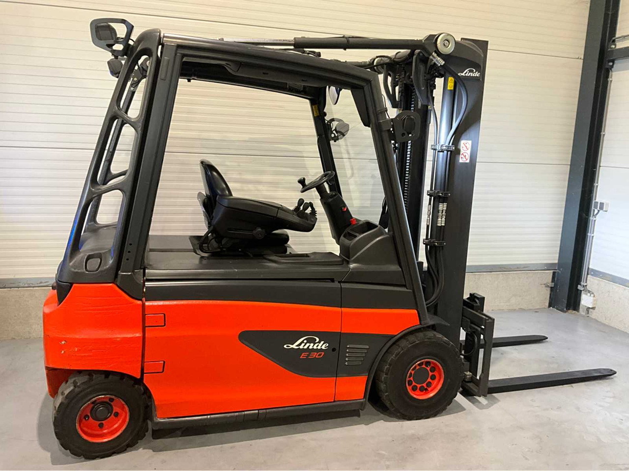 2017 LINDE E30L-01 3000KG FORKLIFT - Empilhador: foto 5 2017 LINDE E30L-01 3000KG FORKLIFT - Empilhador: foto 5