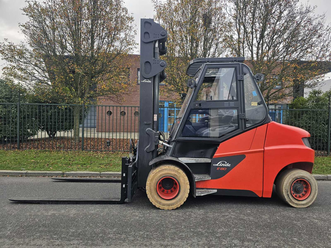 2017 LINDE E80-01/900 8000KG BATTERY 2020 FORKLIFT - Empilhador: foto 1 2017 LINDE E80-01/900 8000KG BATTERY 2020 FORKLIFT - Empilhador: foto 1
