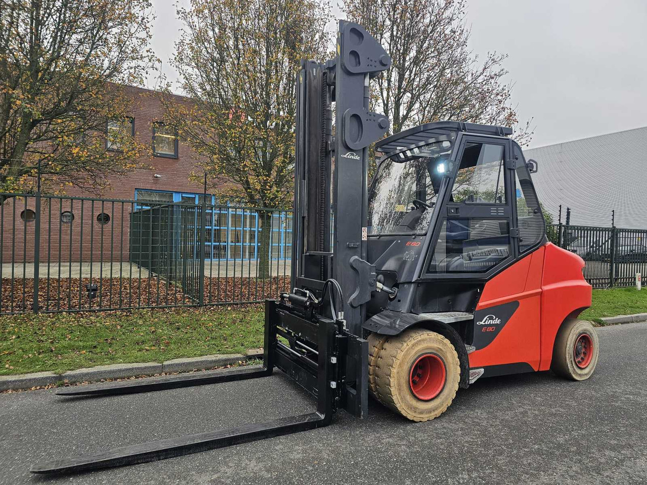 2017 LINDE E80-01/900 8000KG BATTERY 2020 FORKLIFT - Empilhador: foto 2 2017 LINDE E80-01/900 8000KG BATTERY 2020 FORKLIFT - Empilhador: foto 2