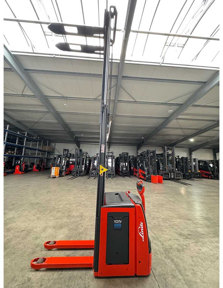 2018 SERVICE +UVV 09/2026 LINDE L14 LITHIUM LI-ION 1,400KG PALLET TRUCK ANT 2,765 HOURS - Empilhador: foto 4 2018 SERVICE +UVV 09/2026 LINDE L14 LITHIUM LI-ION 1,400KG PALLET TRUCK ANT 2,765 HOURS - Empilhador: foto 4