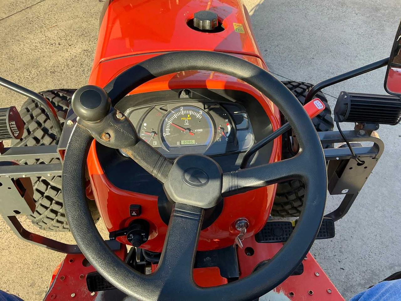 Trator 2020 KUBOTA L1361 FOUR WHEEL DRIVE FARM TRACTOR: foto 12 Trator 2020 KUBOTA L1361 FOUR WHEEL DRIVE FARM TRACTOR: foto 12