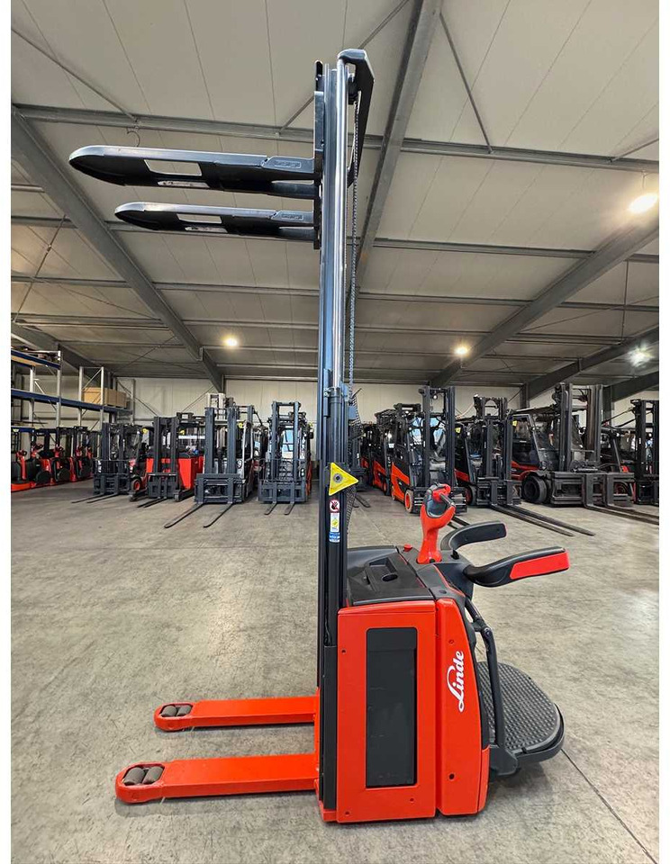 2020 SERVICE +UVV 09/2026 LINDE L14AP EVO 1.400KG PALLET TRUCK ANT 4.617 HOURS - Empilhador: foto 3 2020 SERVICE +UVV 09/2026 LINDE L14AP EVO 1.400KG PALLET TRUCK ANT 4.617 HOURS - Empilhador: foto 3