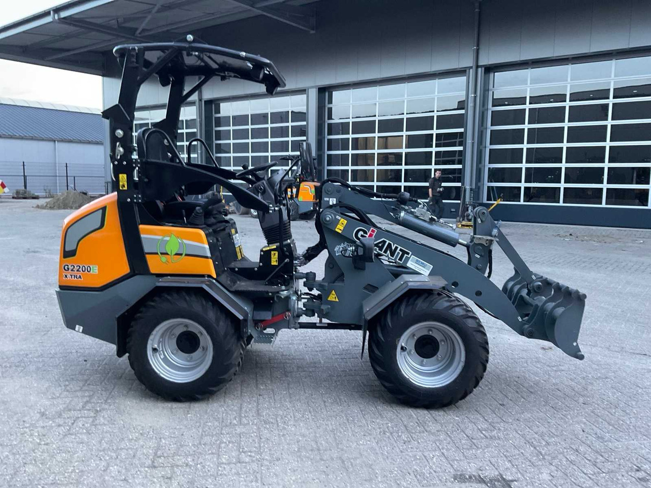 2022 GIANT G2200E X-TRA ELECTRIC MINI SHOVEL - Pá carregadora de rodas: foto 5 2022 GIANT G2200E X-TRA ELECTRIC MINI SHOVEL - Pá carregadora de rodas: foto 5