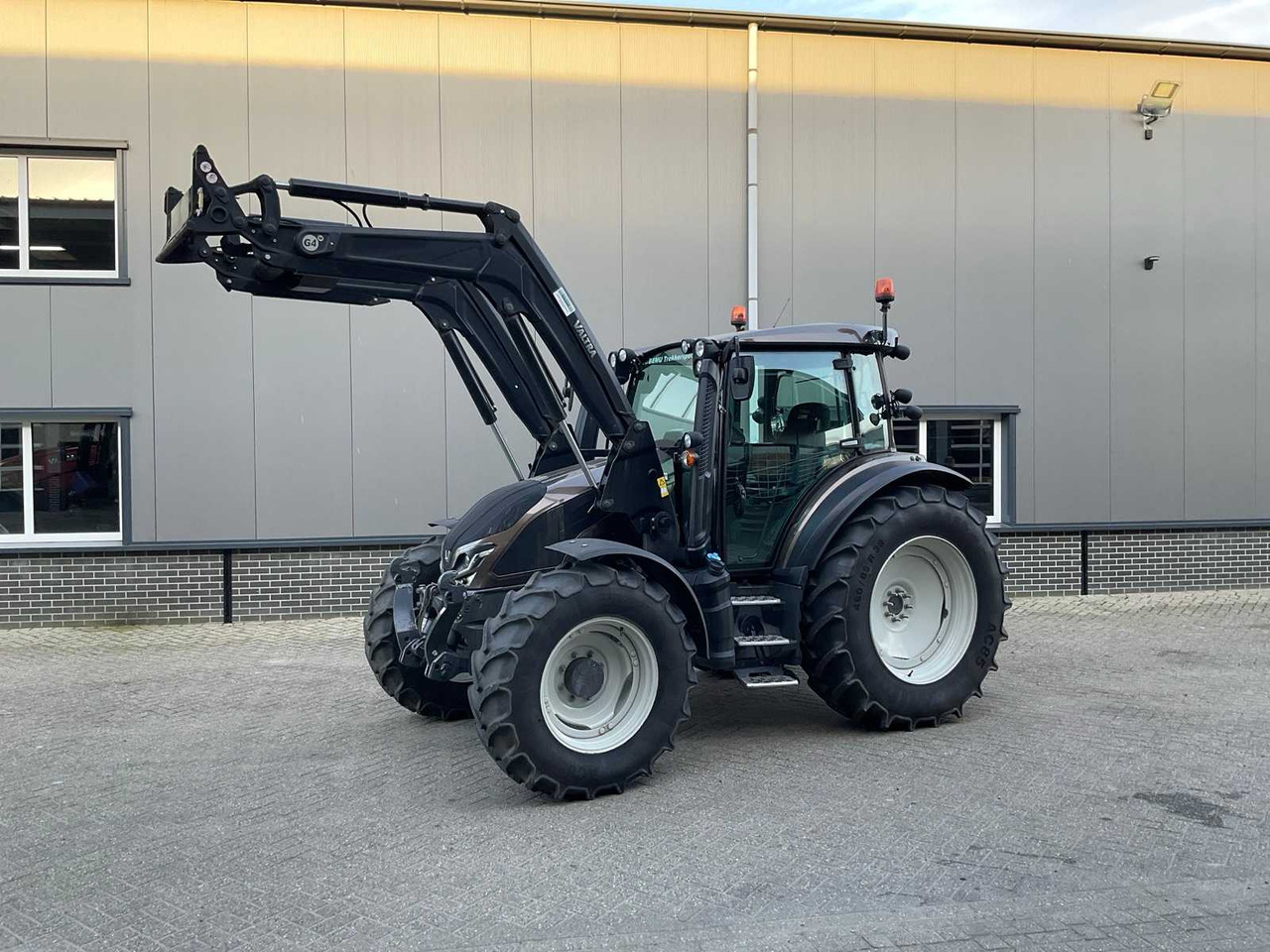 2022 VALTRA G115 HITECH ALL-WHEEL DRIVE FARM TRACTOR - Trator: foto 1 2022 VALTRA G115 HITECH ALL-WHEEL DRIVE FARM TRACTOR - Trator: foto 1