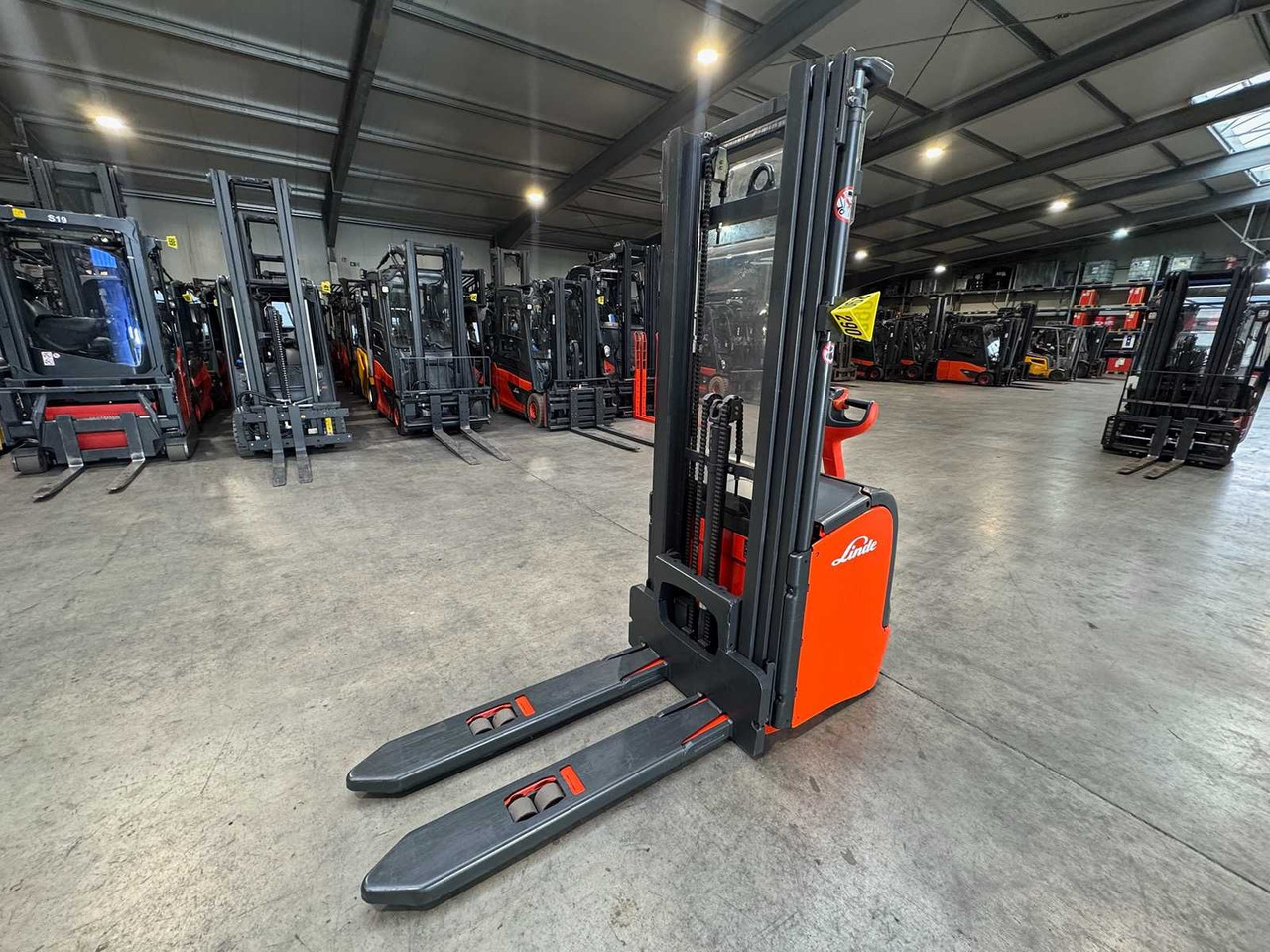 32/2019 SERVICE +UVV 10/2026 LINDE L14 TRIPLEX 470CM PALLET TRUCK ANT 1,983 HOURS - Empilhador: foto 3 32/2019 SERVICE +UVV 10/2026 LINDE L14 TRIPLEX 470CM PALLET TRUCK ANT 1,983 HOURS - Empilhador: foto 3