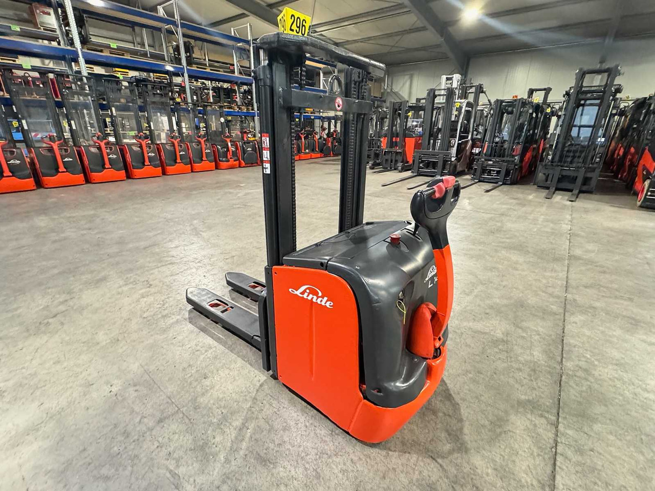 BATTERY 2020 LINDE L14 1.400KG PALLET TRUCK STACKER ANT STACKER - Empilhador: foto 1 BATTERY 2020 LINDE L14 1.400KG PALLET TRUCK STACKER ANT STACKER - Empilhador: foto 1