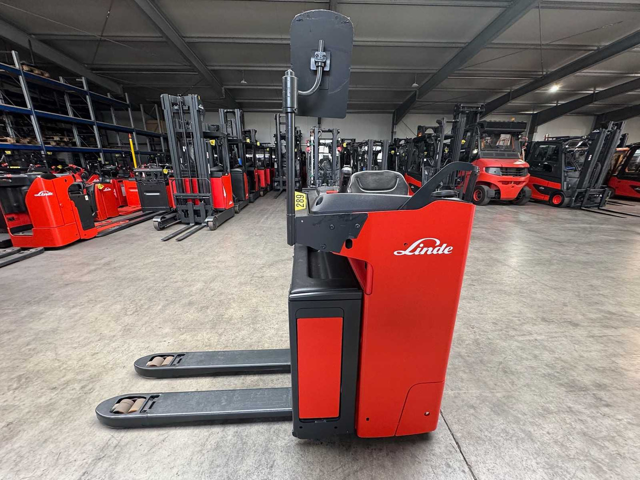 BATTERY 46/2023 BJ.2020 SERVICE + UVV 08/2026 LINDE T20R PALLET TRUCK STACKER ANT 4,715 HOURS - Empilhador: foto 1 BATTERY 46/2023 BJ.2020 SERVICE + UVV 08/2026 LINDE T20R PALLET TRUCK STACKER ANT 4,715 HOURS - Empilhador: foto 1