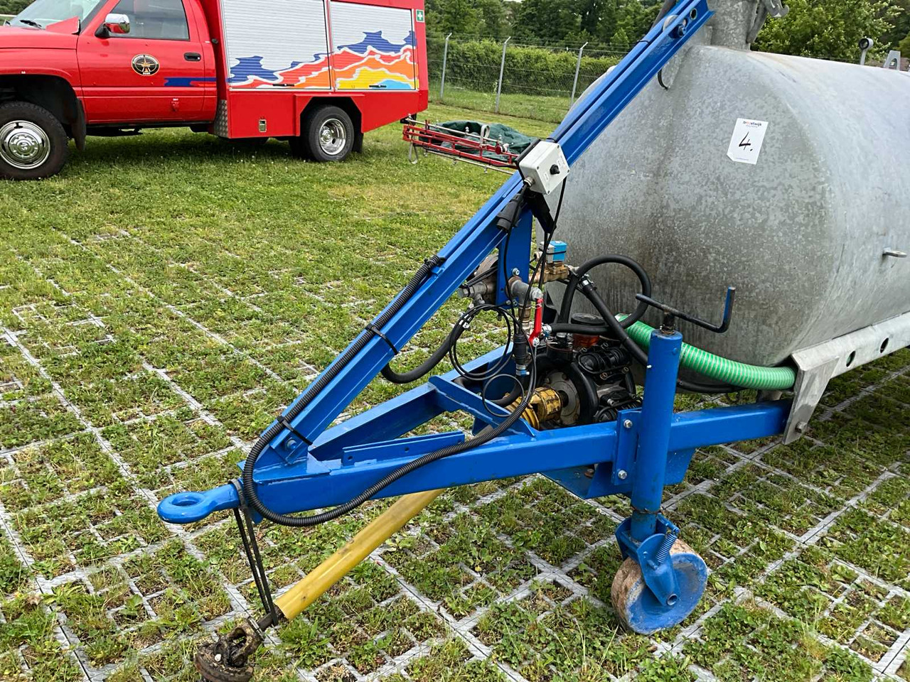 Barrel trailer with spray bar and pump - Reboque agrícola: foto 2 Barrel trailer with spray bar and pump - Reboque agrícola: foto 2