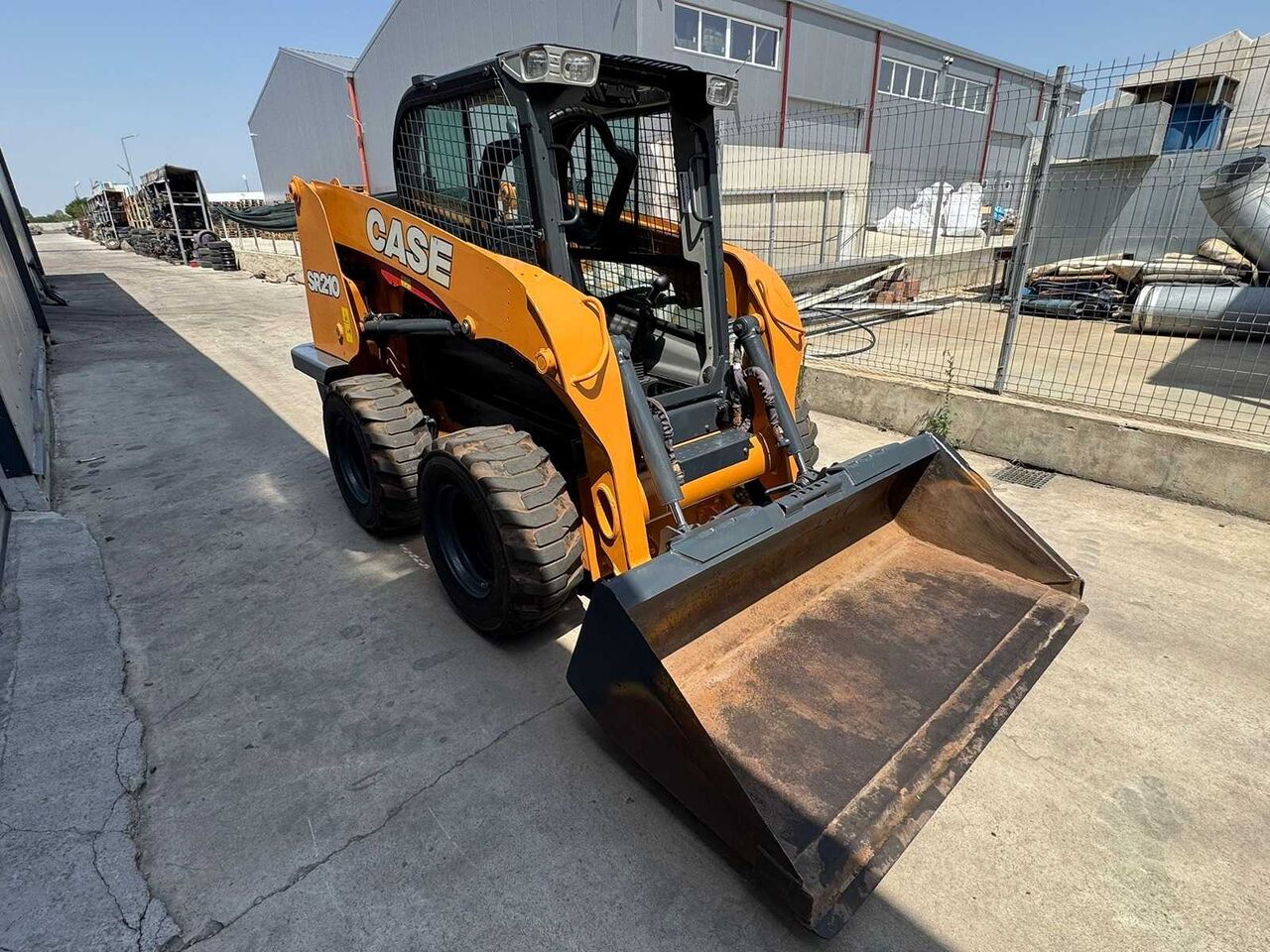 CASE SR210 COMPACT LOADER WITH RADIAL LIFT GEOMETRY - Mini pá carregadora de rastos: foto 2 CASE SR210 COMPACT LOADER WITH RADIAL LIFT GEOMETRY - Mini pá carregadora de rastos: foto 2