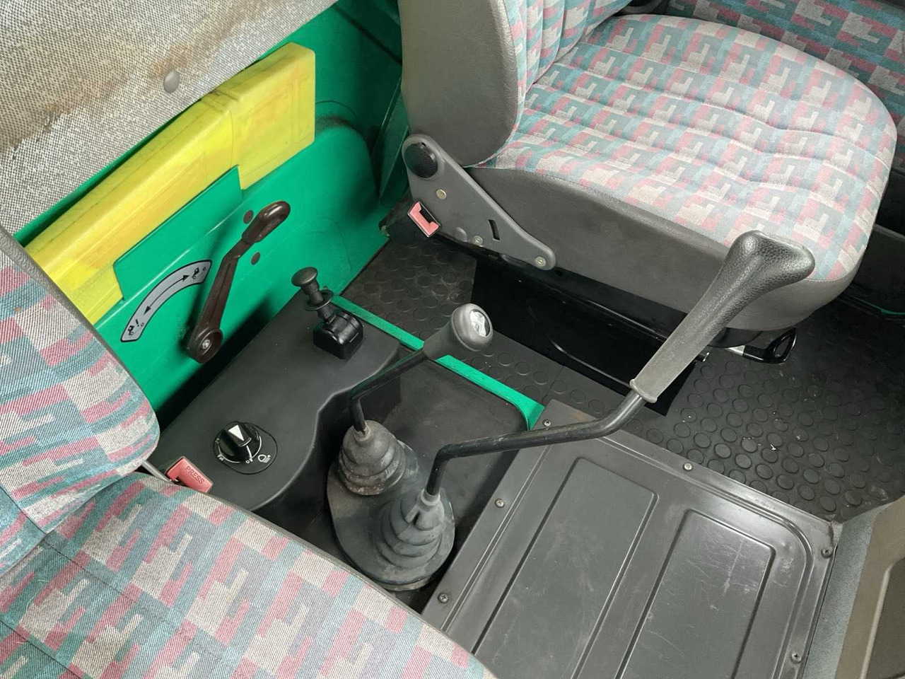 Camião 1998 MERCEDES-BENZ UNIMOG TRUCK: foto 9