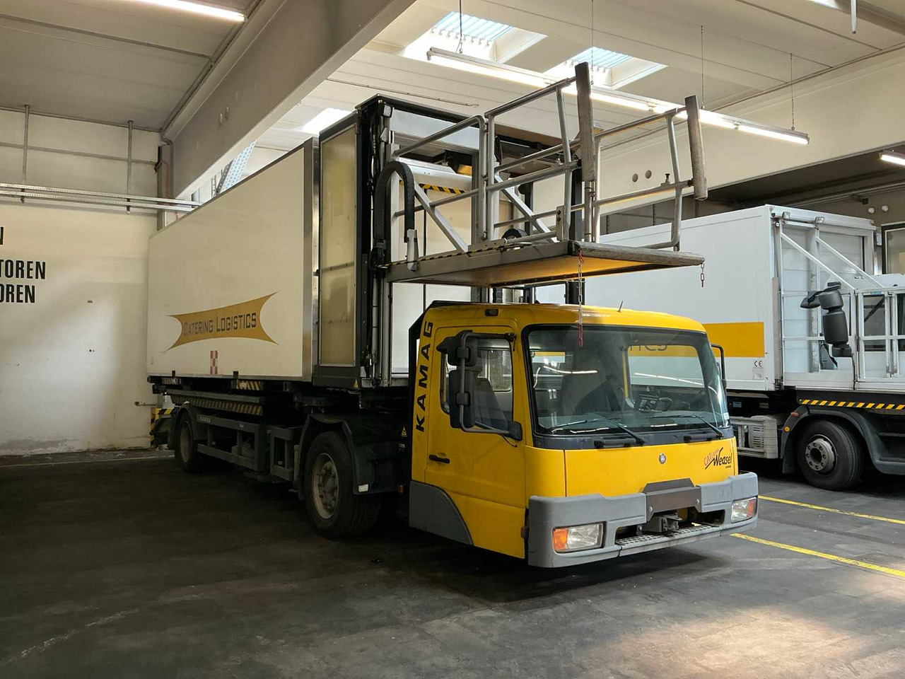 2002 MERCEDES-BENZ WBC22 CATERING TRUCK - Camião: foto 2 2002 MERCEDES-BENZ WBC22 CATERING TRUCK - Camião: foto 2