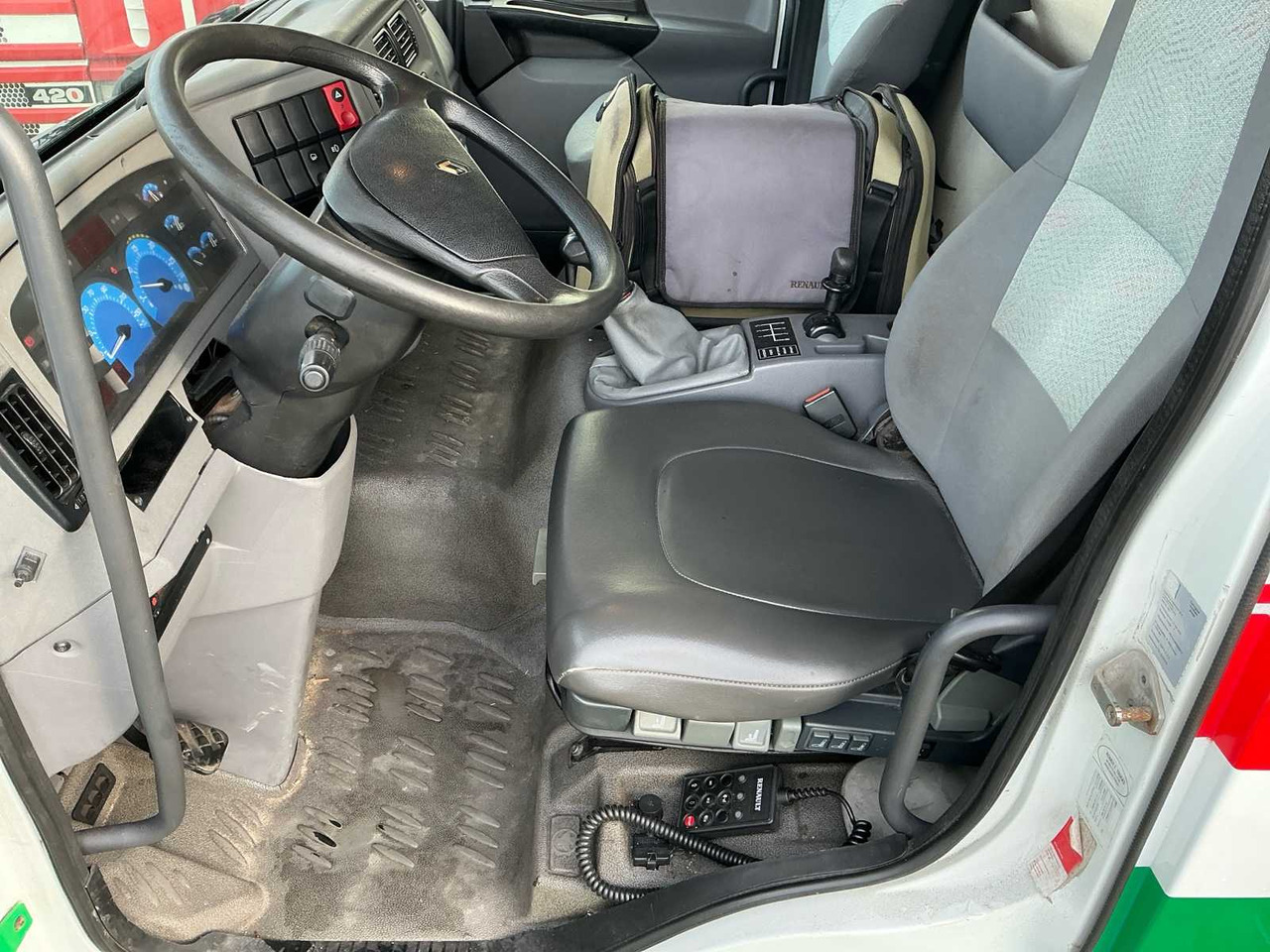 Camião 2006 RENAULT MIDLUM 220 DCI TRUCK: foto 25